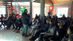 Em atividade aberta a comunidade, jovens participaram de debate sobre o Plano Popular de Emergência, proposto pela Frente Brasil Popular.
