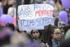 Registro feito durante um protesto no Rio de Janeiro pela legalização do aborto. Foto: Fernando Frazão / Agência Brasil